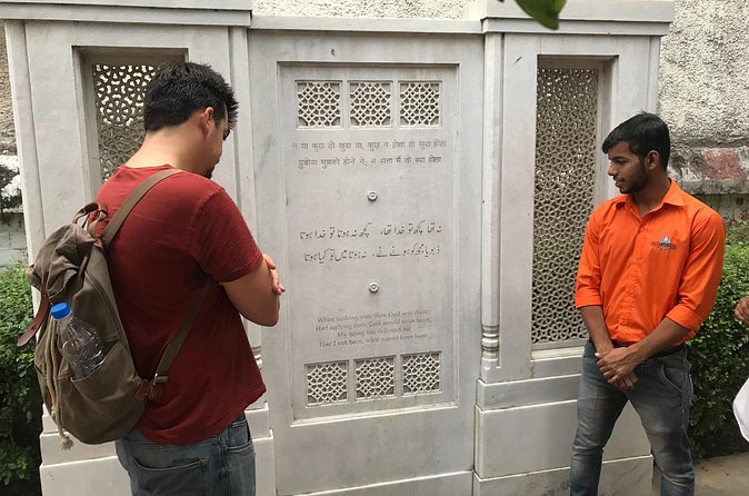 Nizamuddin Tour - Itr perfume market stop: the senses do half the work