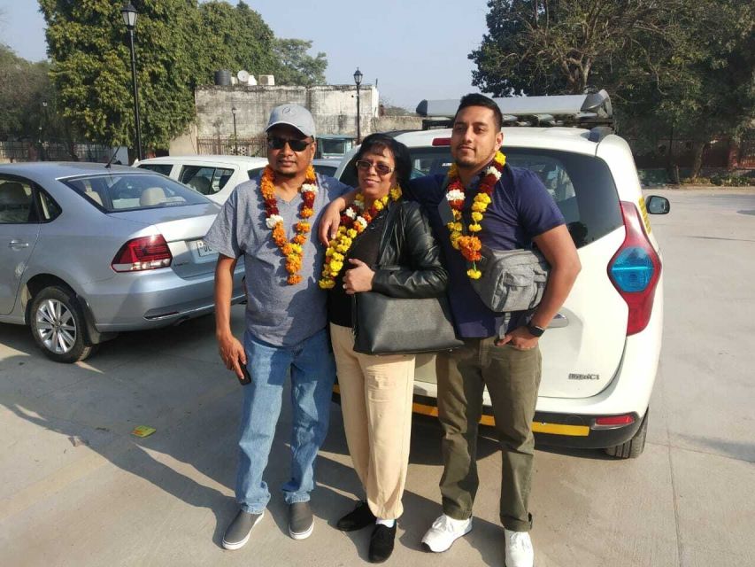 Old and New Delhi: 8-Hour Private City Tour - Spiritual and Memorial Stops: Lotus Temple, Gurudwara Bangla Sahib, Raj Ghat