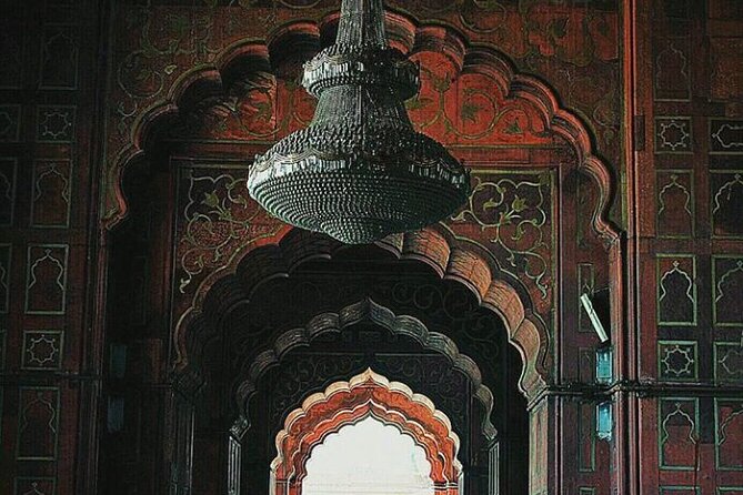 Old and New Delhi City tour - Starting at 9:00 with pickup, private car, and bottled water