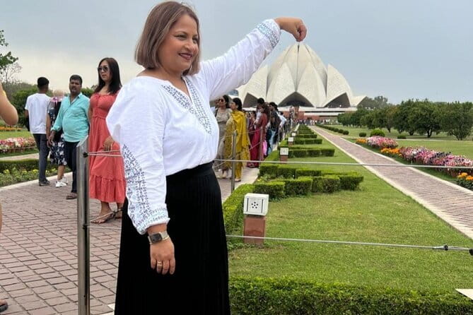 Old And New Delhi Private Guided Tour With Entrances- 8 Hours - Qutub Minar optional stop: the tall minaret closer if it is open