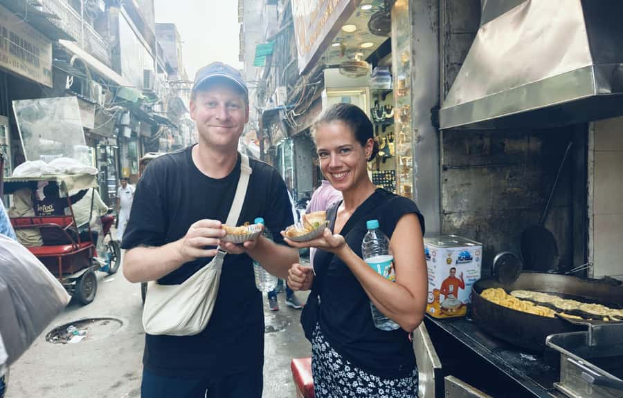 Old Delhi: 3-hour Street Food Tour - Gurudwara Sis Ganj: community kitchen first, then you snack smarter