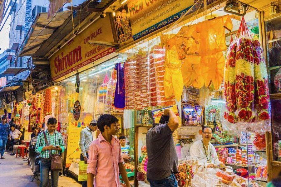 Old Delhi: 3-Hour Tuk-Tuk/Rickshaw Tour - Khari Baoli Spice Market, Smells, and Traditional Health Talk