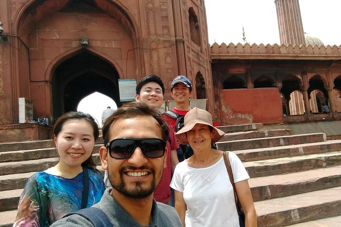 Old Delhi and Temples tour with a Local - Gurudwara Bangla Sahib and Langar: Seeing Sikh Community Life