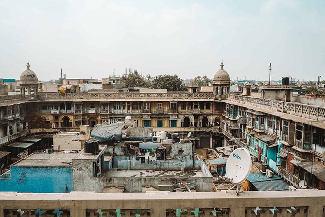 Old Delhi City Tour With Rickswa Ride! - Sis Ganj Sahib, 30 minutes at a historic gurdwara