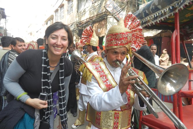 Old Delhi Food, Heritage&Cultural Walk with Rickshaw ride to Masterji Kee Haveli - Rickshaw breaks, bazaar shopping, and why the pace is smart