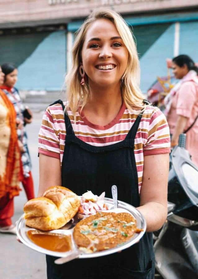 Old Delhi: Night Feast in Old Delhi Guided Food Tour - Languages and communication, so you can order with confidence