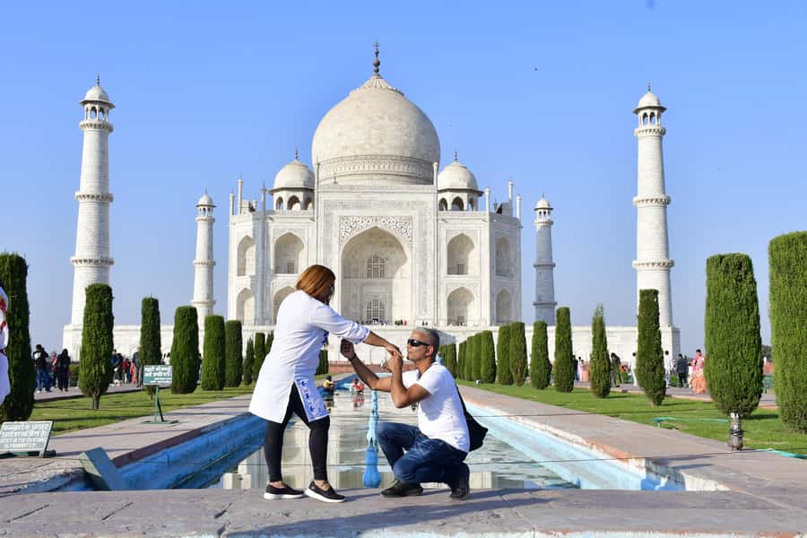 Old Delhi: Private Tour of Chandni Chowk, Tuk Tuk Ride - Jama Masjid: The Mosque That Sets the Tone for Old Delhi
