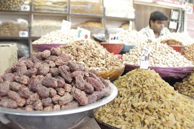 Old Delhi & Spice Market Tour - Rajiv Chowk to Chandi Chowk: how the route keeps you moving