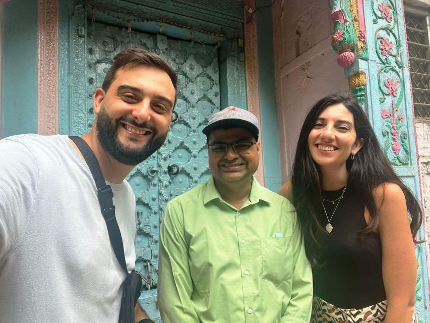 Old Delhi: Spices, Heritage and Bazaars Walking Tour - Meena Bazaar to Jama Mosque approach, the street-level lesson in Old Delhi