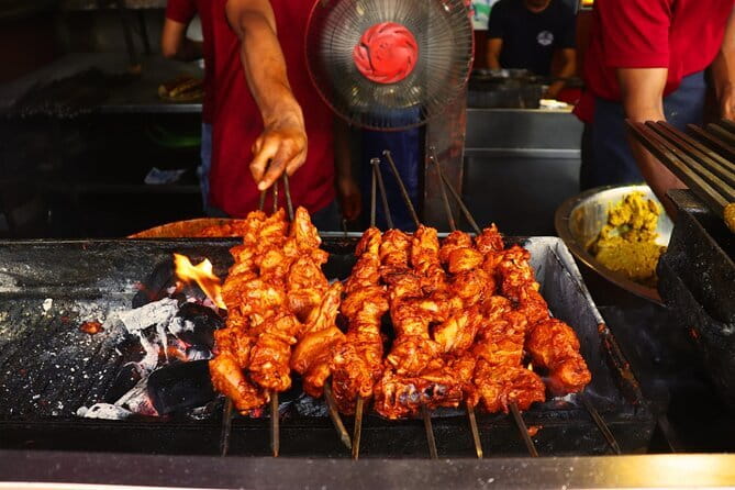Old Delhi Street Food and Spice Market Tour - Starting at Connaught Place, ending near Meena Bazaar