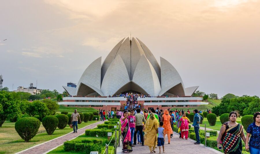 Old Delhi Temples and Spiritual Sites Private 6-Hour Tour - A 6-Hour Route That Moves Across Religions