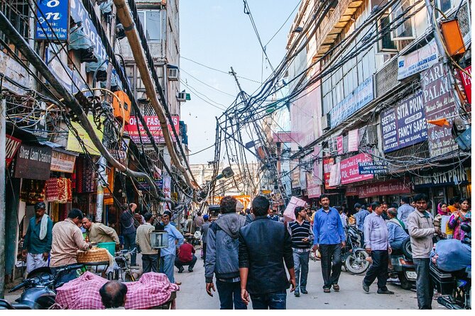 Old Delhi Tour with Tuk-Tuk/Rickshaw Ride - Bangla Sahib and the langar community kitchen experience