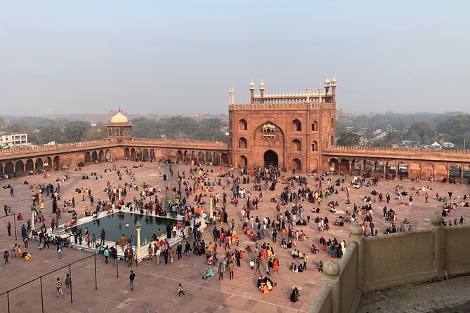 Old & New Delhi Full or Half Day Sightseeing Tour - New Delhi monuments: India Gate, Rashtrapati Bhavan, and Parliament House from the right perspective
