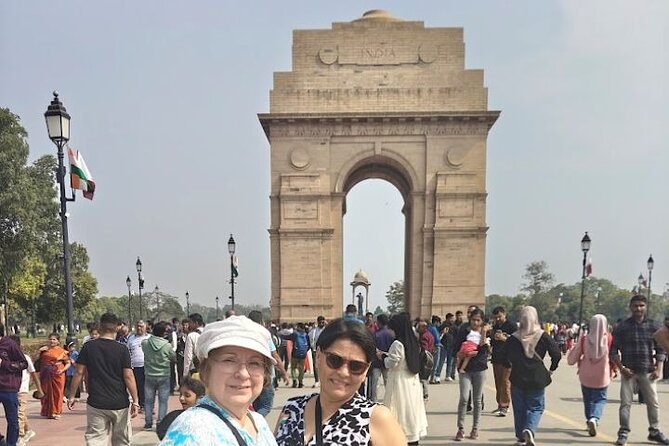 Old & New Delhi Private Tour - Female Guide & Rickshaw - Connaught Place shopping and souvenirs with a calmer plan