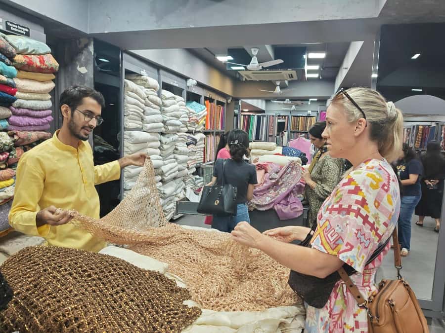 Old & New Delhi Shopping Tour with Female Consultant - Key highlights worth your attention