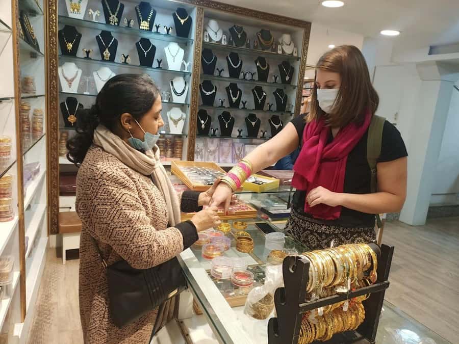 Old & New Delhi Shopping Tour with Female Consultant - Should You Book This Old and New Delhi Shopping Tour?
