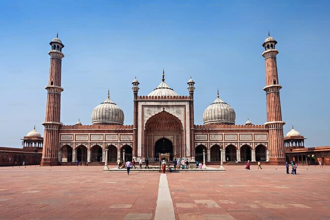 Old & New Delhi Tour : Monuments , Rickshaw Ride & Local Heritage - A smart way to see Old and New Delhi in one guided run