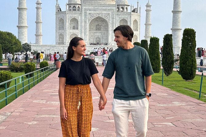 Private 4 Days Golden Triangle Tour from New Delhi with Driver - Day 3: Taj Mahal time, with a reality check on crowds