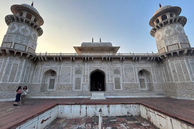 Private 5-Day Golden Triangle Tour: Delhi, Agra & Jaipur by Car - Day 4 in Jaipur: Amber Fort by jeep, Jal Mahal photos, Jantar Mantar and Hawa Mahal