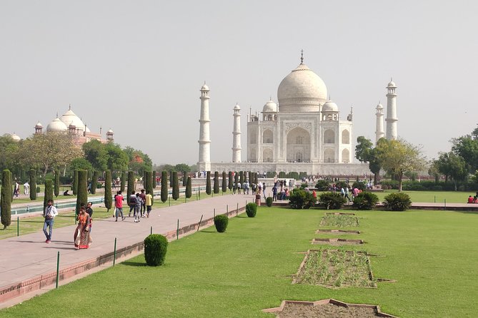 Private Agra Day Trip Taj Mahal Sunrise Tour From Delhi - Buffet breakfast at Grand Mercure Agra, then a calm shift to the Fort