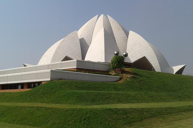 Private City Tour of New Delhi and Old Delhi - Jama Masjid: Mughal grandeur plus real Old Delhi atmosphere