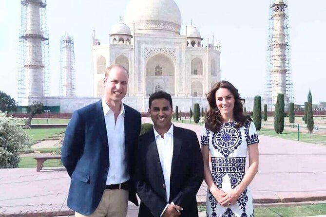 Private Custom Luxury Golden Triangle Tour - Day 1 in Old Delhi: Red Fort, Jama Masjid, Chandni Chowk, Qutub Minar