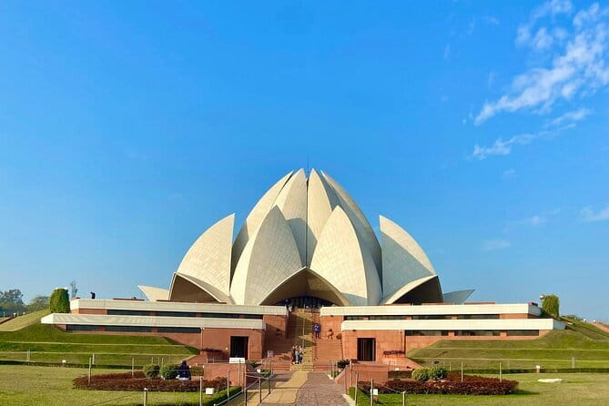 Private Customized Tour Of Old/New Delhi Spiritual Sites - Start point in Old Delhi: Sunehri Masjid area