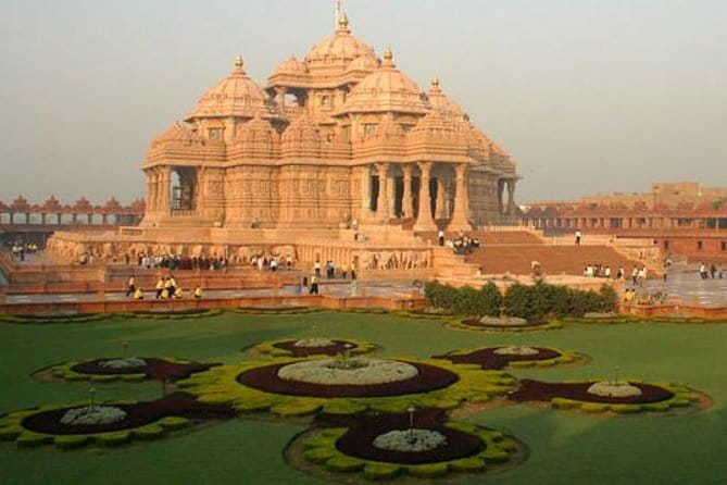 Private Customized Tour Of Old/New Delhi Spiritual Sites - Akshardham Temple: modern devotion and a full sensory design