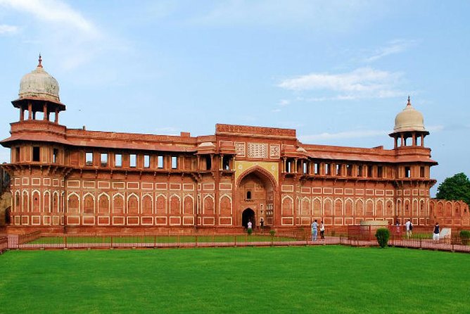 Private Day Tour of Taj Mahal and Agra Fort By Super fast train - The Taj Mahal block: how to use your 2 hours well