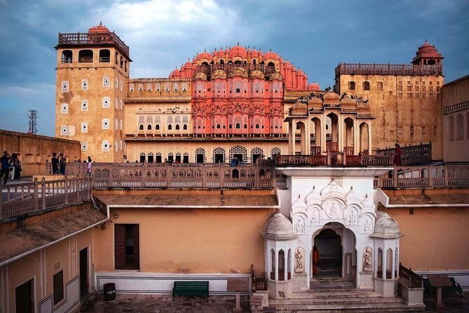 Private Delhi Agra Jaipur Multi Day Tour - Delhi on a Guided Walk: Qutub Minar, Humayun’s Tomb, Markets, and Jama Masjid