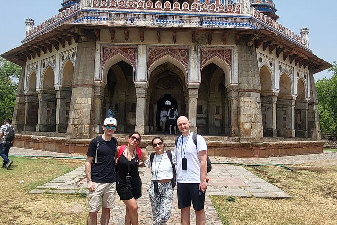 Private Delhi City Tour-Old Delhi, New Delhi and Major Attraction - Red Fort Outside View, Then India Gate