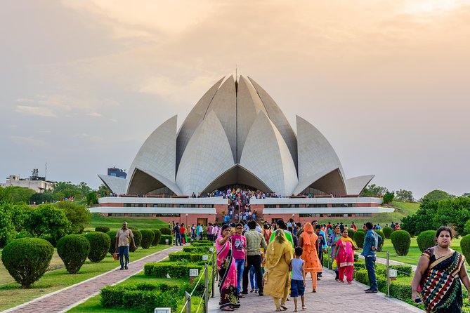 Private Delhi Temples and Spiritual Sites 6 Hours Tour - Akshardham and Swaminarayan: Modern Scale, Big Visual Impact