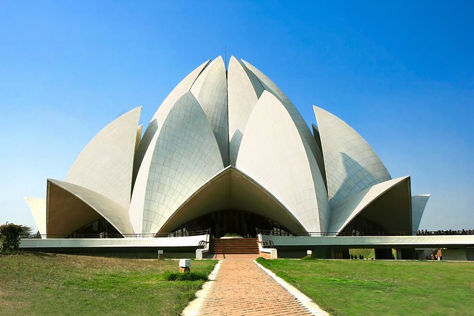 Private Delhi Tour: Lotus Temple, Qutub Minar and Dilli Haat - The guide and driver effect: why this format feels easier