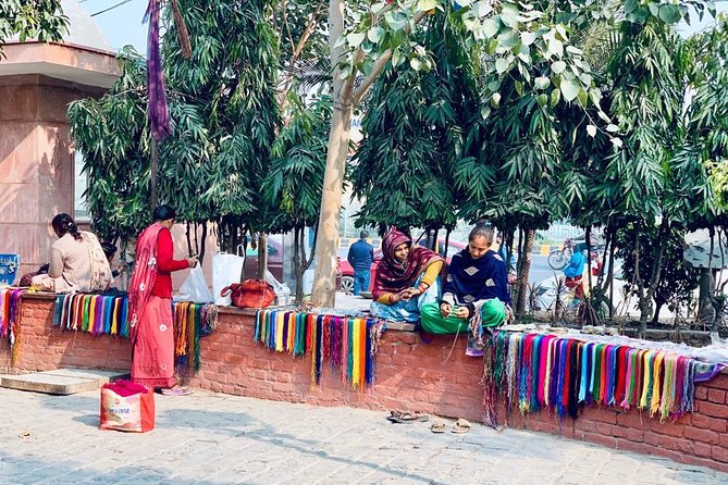 Private Delhi Tour: Lotus Temple, Qutub Minar and Dilli Haat - Hotel pickup to on-the-road context: how the day flows