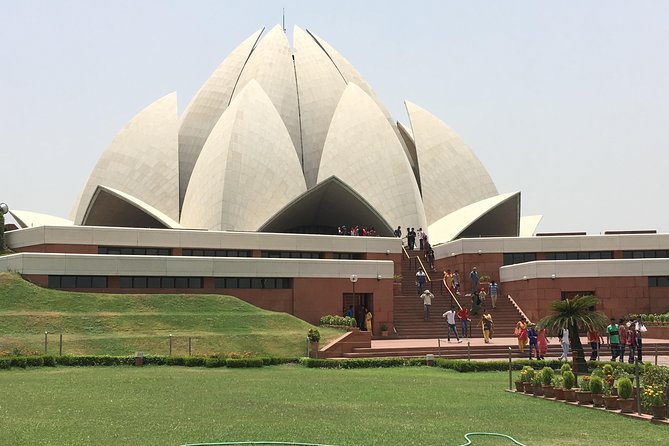 Private Full Day Delhi Tour -Old and New Delhi Highlights - New Delhi monuments: India Gate, Humayun’s Tomb, Lotus Temple, and Qutub Minar