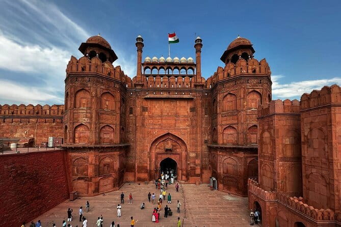 Private Full Day Old and New Delhi City Tour - Pickup, comfort, and why the vehicle matters in Delhi