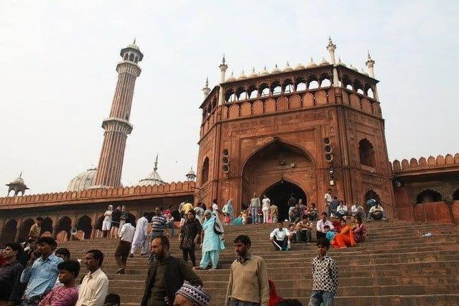 Private Full-Day Old Delhi and New Delhi City Tour - Jama Masjid: one of India’s largest mosques in real street context