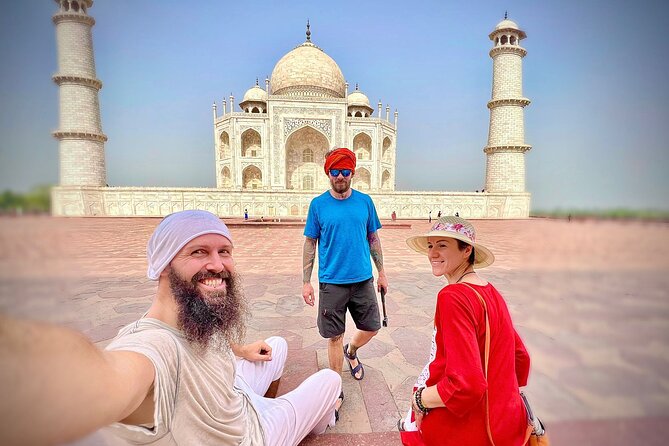 Private Full-Day Taj Mahal and Agra Fort Tour from New Delhi - First stop at Hotel Atulyaa Taj: the smart 15-minute buffer