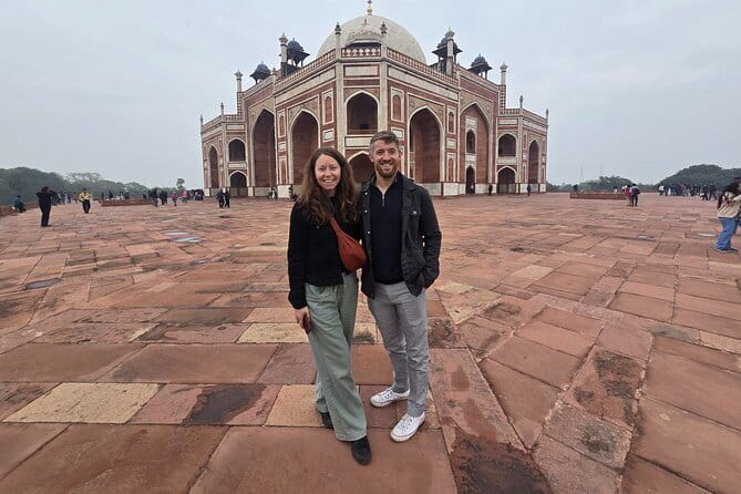 Private Guided Full Day Tour Of Old And New Delhi - Chandni Chowk by Rickshaw: Pasar Chandni Chowk Streets Up Close