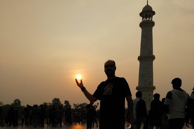 Private Guided Tour Tajmahal and Agra from New Delhi - The real value: your English-speaking guide and smooth hotel transport