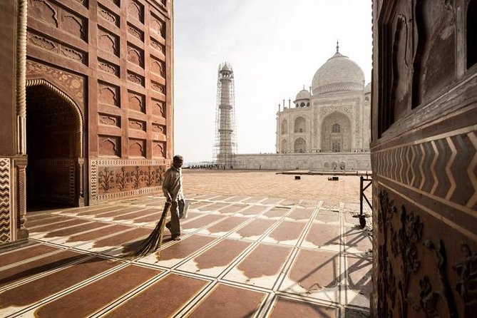 Private Luxury Delhi, Agra, Jaipur & Varanasi from Delhi - 5 Nights 6 Days Tour - Jaipur Day: Jal Mahal Photos, City Palace, Jantar Mantar, and Hawa Mahal