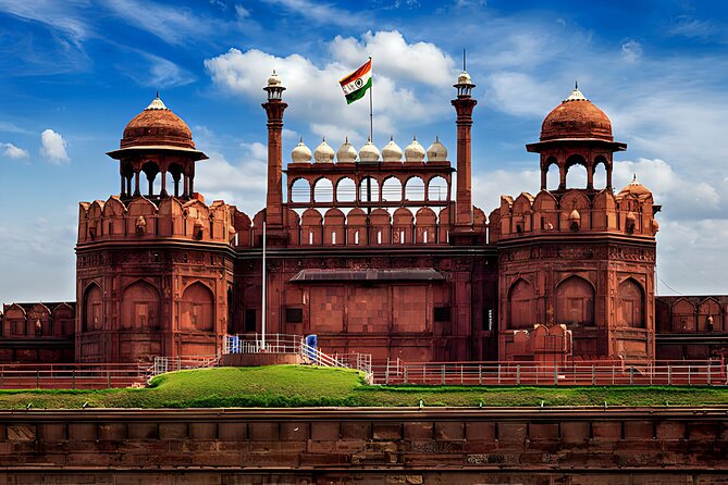 Private Luxury Full Day New and Old Delhi City Tour - New Delhi Kickoff: India Gate and the Architecture of Power