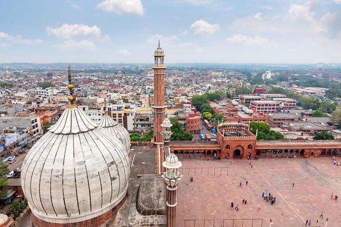 Private Old and New Delhi City Best of Tour in 7 Hours - Gurudwara Bangla Sahib and Ugrasen ki Baoli for two very different Delhi stories