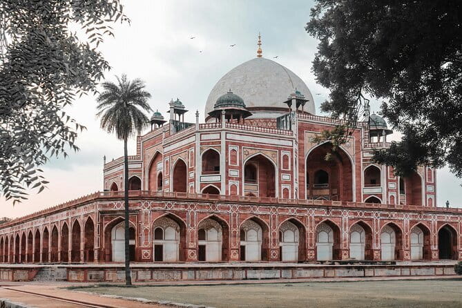 Private Old and New Delhi Full-Day Guided Tour - Lotus Temple: Peaceful Bahá’í Worship in a Temple With a Lotus Form