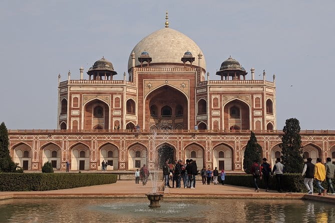 Private Old and New Delhi Full-Day Guided Tour - Rashtrapati Bhavan Views: Mughal Gardens and Key Halls From Outside