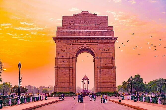 Private Old and New Delhi Full-Day Guided Tour - Qutub Minar UNESCO Hour: When the Day’s Focus Narrows