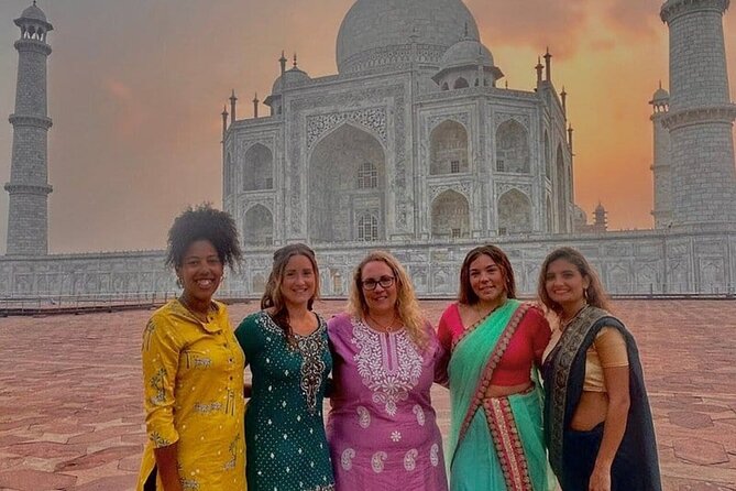 Private One Day Trip to Agra from Delhi by Superfast Train - Key things I’d notice first