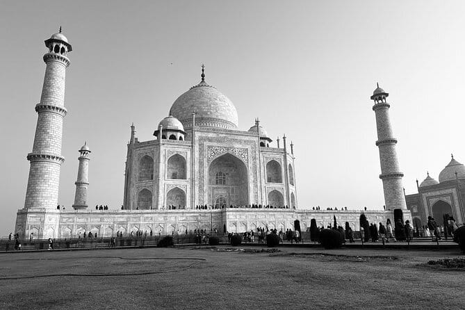 Private Sunrise Taj Mahal Tour – " Round Trip from Delhi by Car " - The drive from Delhi to Agra: comfort, bottled water, and timing reality