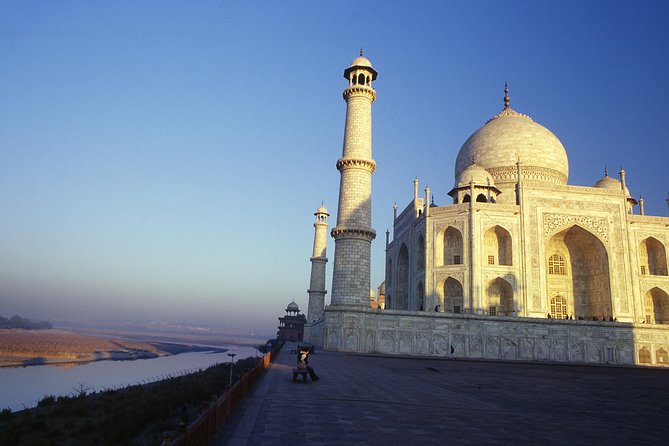 Private Taj Mahal and Agra Tour from Gurugram(Gurgaon) by Car - A very early start, then a full day with private-car comfort