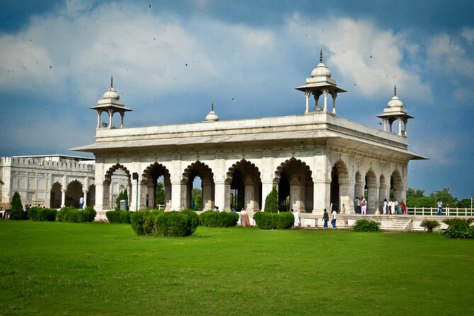 Private Taj Mahal Tour from Delhi by Car - Taj Mahal first: making the most of 2 hours at the jewel